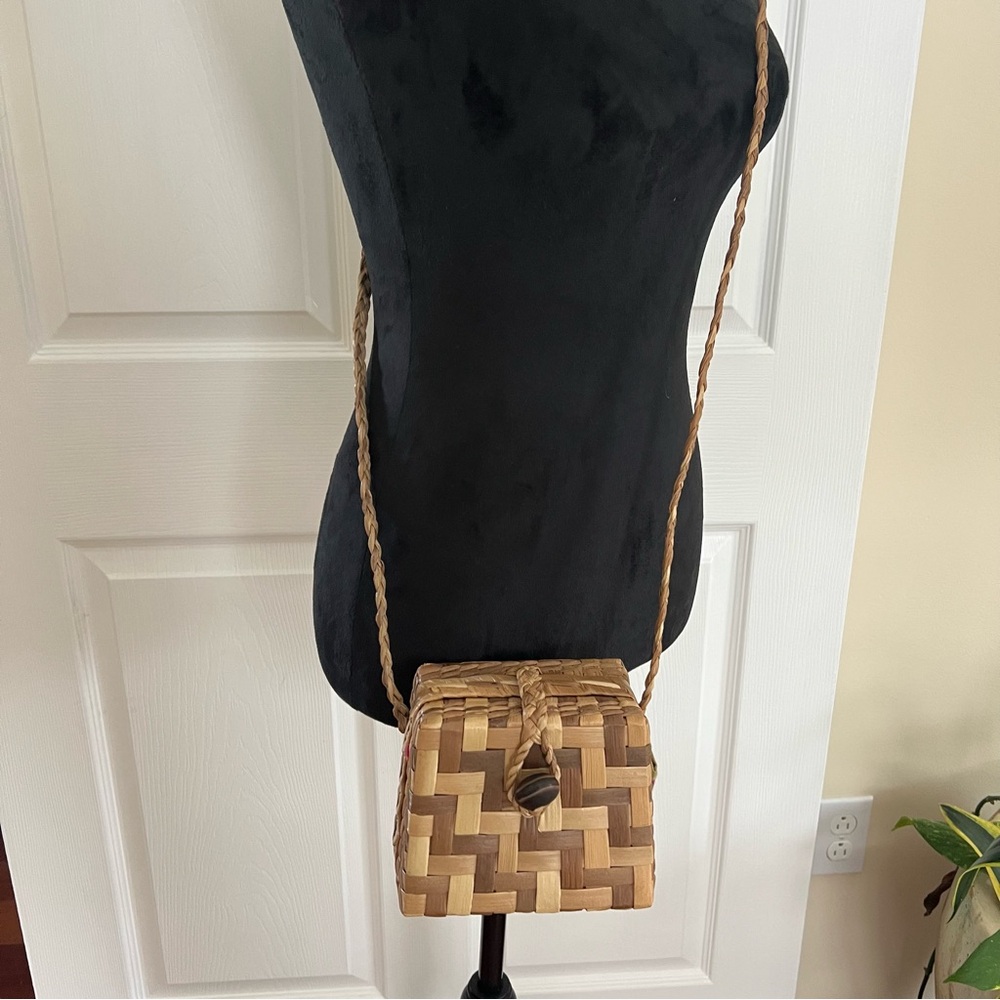 Authentic basketweave purse - Picture 8 of 8